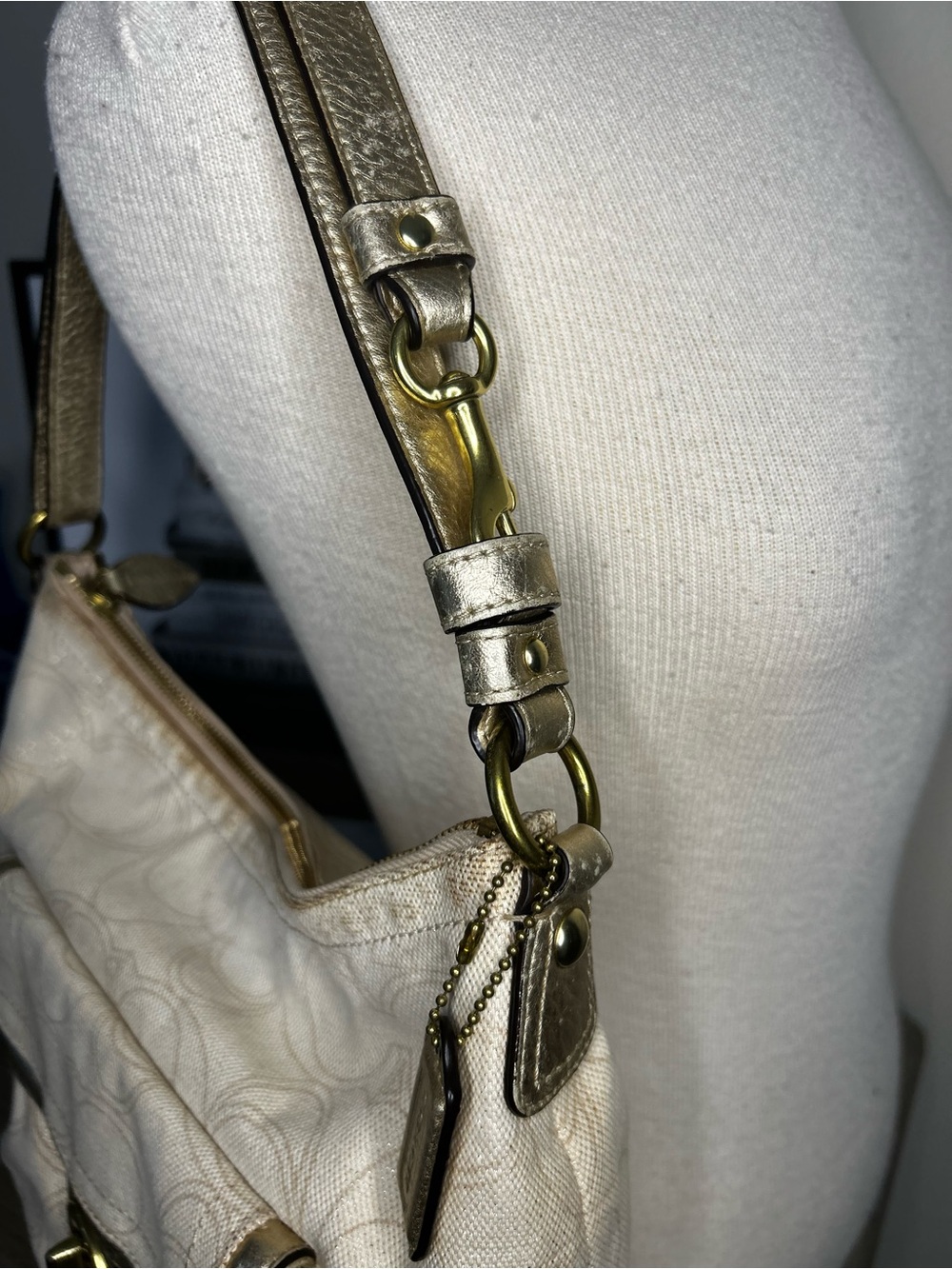 COACH Penelope Signature Convertible Shoulder Bag – Ivory Linen & Leather - Picture 4 of 11